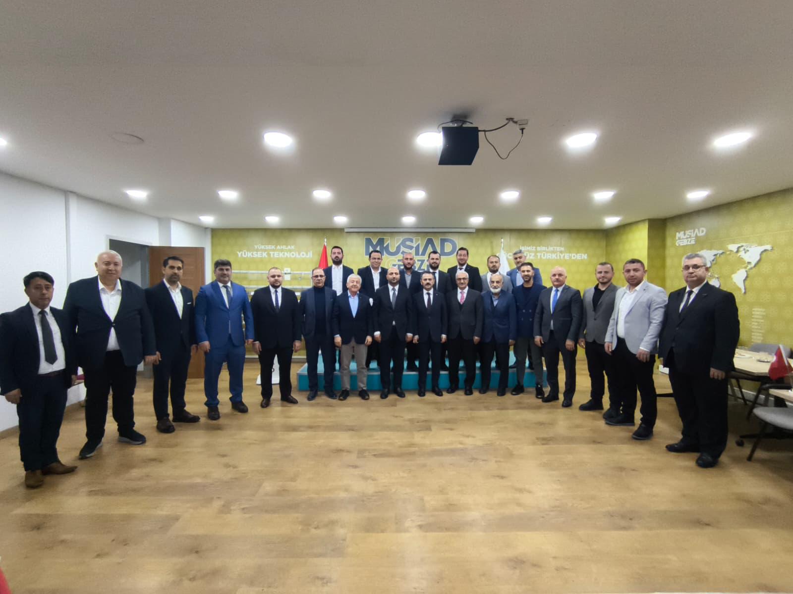 Vali İlhami Aktaş, MÜSİAD Gebze Şubesi'ni Ziyaret Etti
