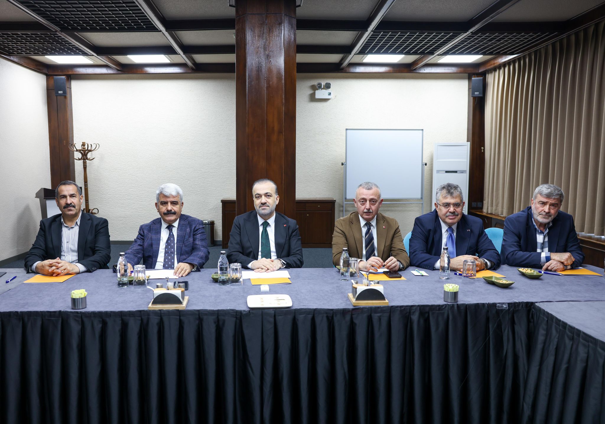 AK Parti’de Dur Durak Yok