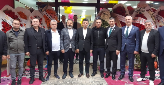 BAKAN YARDIMCISI OSMAN POYRAZ HEDEF AİLESİNİN MUTLULUĞUNU PAYLAŞTI