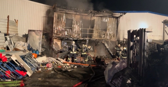 GERİ DÖNÜŞÜM DEPOSUNDA YANGIN: 1 YARALI