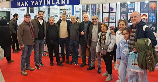 Kocaelili Yazar Mustafa Eranıl’a TÜYAP’ta Yoğun İlgi