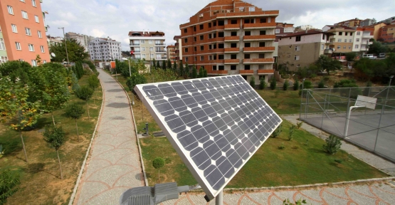 42 bin metrekarelik parkı güneş enerjisi aydınlatıyor