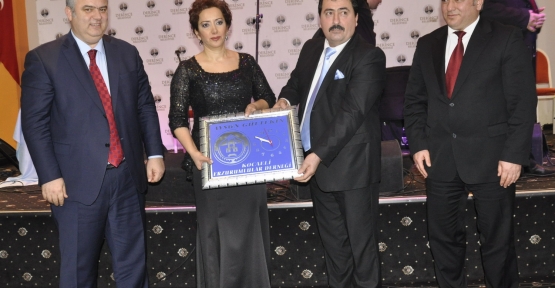  Aysun Gültekin sesiyle büyüledi