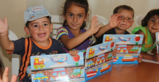 “Bi’Dünya oyuncak” Suriyeli çocuklara dağıtıldı