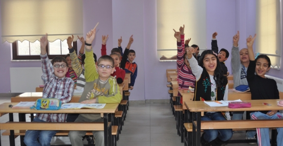  Derince’nin Bilgi Evleri ışık saçıyor