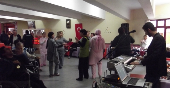  ENGELLİLER DOYASIYA EĞLENDİ