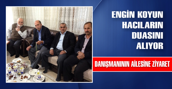  ENGİN KOYUN HACILARIN DUASINI ALIYOR