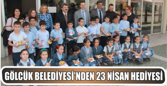 Gölcük Belediyesinden Tersane İlkokulu öğrencilerine Sanat Galerisinde 23 Nisan hediyesi olan kitaplar takdim edildi