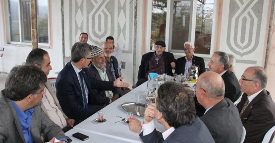 Gölcük İlçe Teşkilatı Mesruriye köyünde istişare toplantısı yaptı