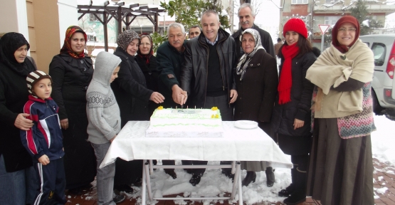 Kar Altında Doğum Günü Kutlaması