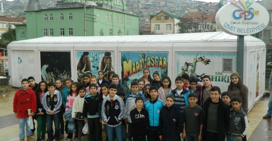  ÖĞRENCİLER, TATİLİ SİNEMADA DEĞERLENİRDİ