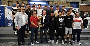 Amatör Futbolda Şampiyonlar Kupalarına Kavuştu