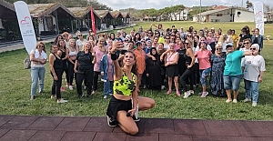 İzmitli Kadınlar Zumba Etkinliği İle Hem Eğlendi Hem Spor Yaptı