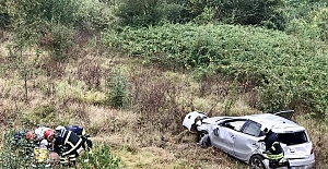 YEŞİLLİK ALANA UÇAN OTOMOBİL DEFALARCA TAKLA ATTI