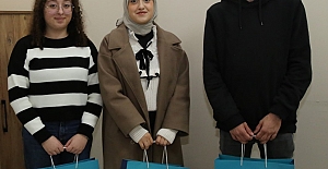 FOTOĞRAF SEVERLER, HER AY ÖDÜL KAZANMAYA...