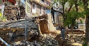 İstinat Duvarı Çökmüş, 5 Katlı Bina Tahliye Edilmişti: Onarım Çalışmaları Başladı