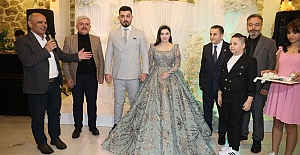 MHP’li Topuz’un Kızı Nişanlandı