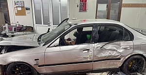 Alkollü Sürücü Camiye Daldı: 1 Yaralı