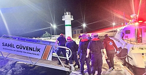 BALIK TUTARKEN KAYALIKLARDAN DENİZE DÜŞEN GENÇ YARALANDI