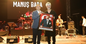 Derince'de 19 Mayıs Coşkusu  Manuş Baba Konseriyle Başladı
