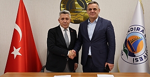 Kandıra Belediyesi'nde İmzalanan Toplu İş Sözleşmesi İşçilerin Yüzünü Güldürdü