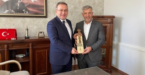 Kocaeli Trabzonlular Derneği’nden, Derince Kaymakamı Demirelli’ye Ziyaret