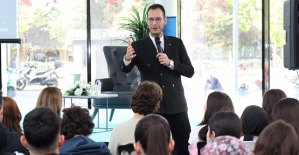 PROFESÖRDEN YAPAY ZEKA UYARISI: quot;MESAJLARINIZ...