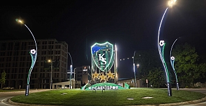 Stat Kavşağını Kocaelispor’un Arması Aydınlatıyor
