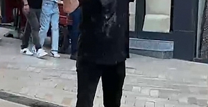 ÜSTÜNE BENZİN DÖKEREK KENDİNİ...