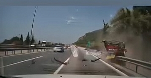 Bariyerlere Girip Takla Attı: 7 Yaralı