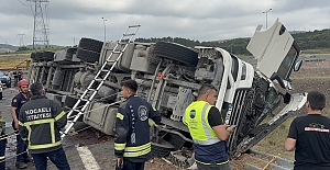 KARPUZ YÜKLÜ TIR DEVRİLDİ: 1 ÖLÜ,...