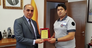 Nefesi Kesilen Çocuğun İmdadına Yetişti: O Anlar Kamerada