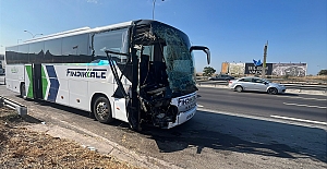 TEM'DE YOLCU OTOBÜSÜ KAMYONA ÇARPTI: 1'İ AĞIR 7 YARALI