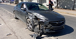 2 OTOMOBİL ÇARPIŞTI: 1 YARALI