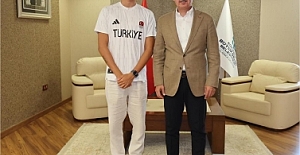 Başkan Büyükakın İzmitli Şampiyonu...