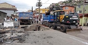BETON ZEMİN ÇÖKTÜ, HAFRİYAT KAMYONU...