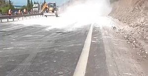 MICIR YÜKLÜ TIR DEVRİLDİ: TEM OTOYOLU...