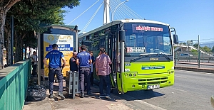 POLİS GELİNCE BIÇAĞINI BOYNUNA...