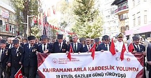 Başkan Büyükakın Gazilerle Omuz Omuza Yürüdü