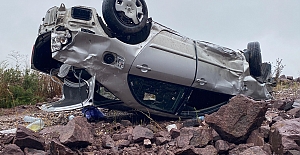 KONTROLDEN ÇIKAN OTOMOBİL ŞARAMPOLE YUVARLANDI