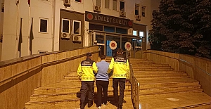 BEBEKLİ OTOMOBİLİ SIKIŞTIRIP KAZAYA...