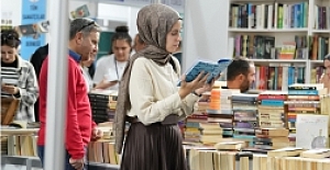 Fuardan Valiz Dolusu Kitapla Çıkıyorlar