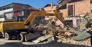 İzmit Belediyesinden Kaçak Yapı Yıkımı