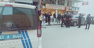 KOCAELİ’DE YOL VERME KAVGASI: 1 YARALI