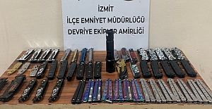 İZMİT'TE İKİ ÇOCUĞUN ÜZERİNDE 52 KESİCİ ALET ELE GEÇİRİLDİ