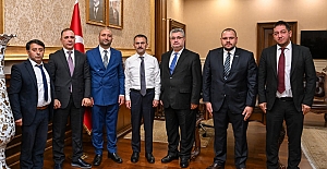 MÜSİAD Gebze Şubesi Başkanı Abdulkadir Anık ve Yönetiminden, Vali İlhami Aktaş’a Ziyaret