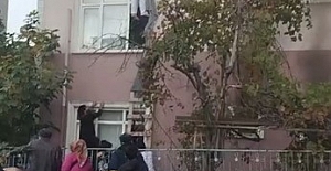 ÖNCE BIÇAK ÇEKTİ, SONRA BİNAYI YAKTI: İŞÇİLER ALEVLERDEN ÇARŞAF BAĞLAYARAK KURTULDU