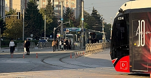 Otobüs Ve Tramvaylarda Ata’ya Saygı
