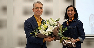 Ressam Cemal Toy, Renklerin Şifasını Kocaeli’ye Taşıdı