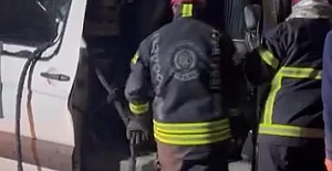 TIR İLE İŞÇİ MİNİBÜSÜ ÇARPIŞTI:...